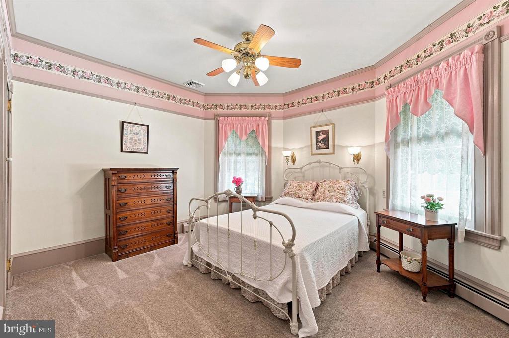 59 W GREENWOOD AVENUE