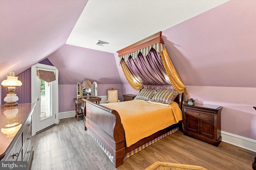 59 W GREENWOOD AVENUE