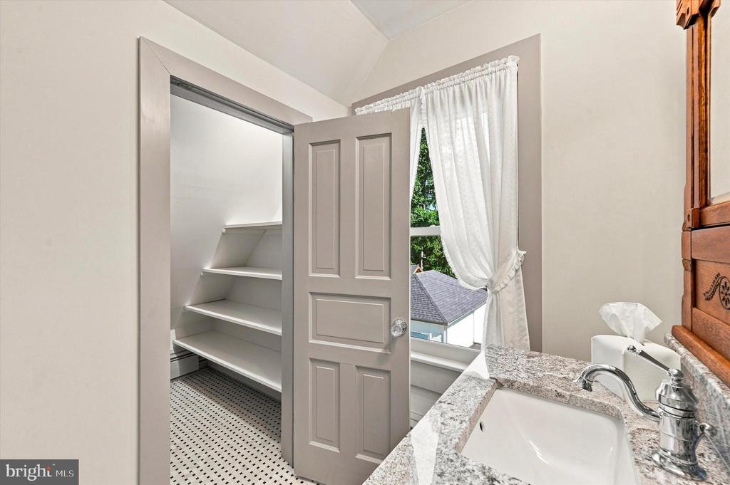59 W GREENWOOD AVENUE