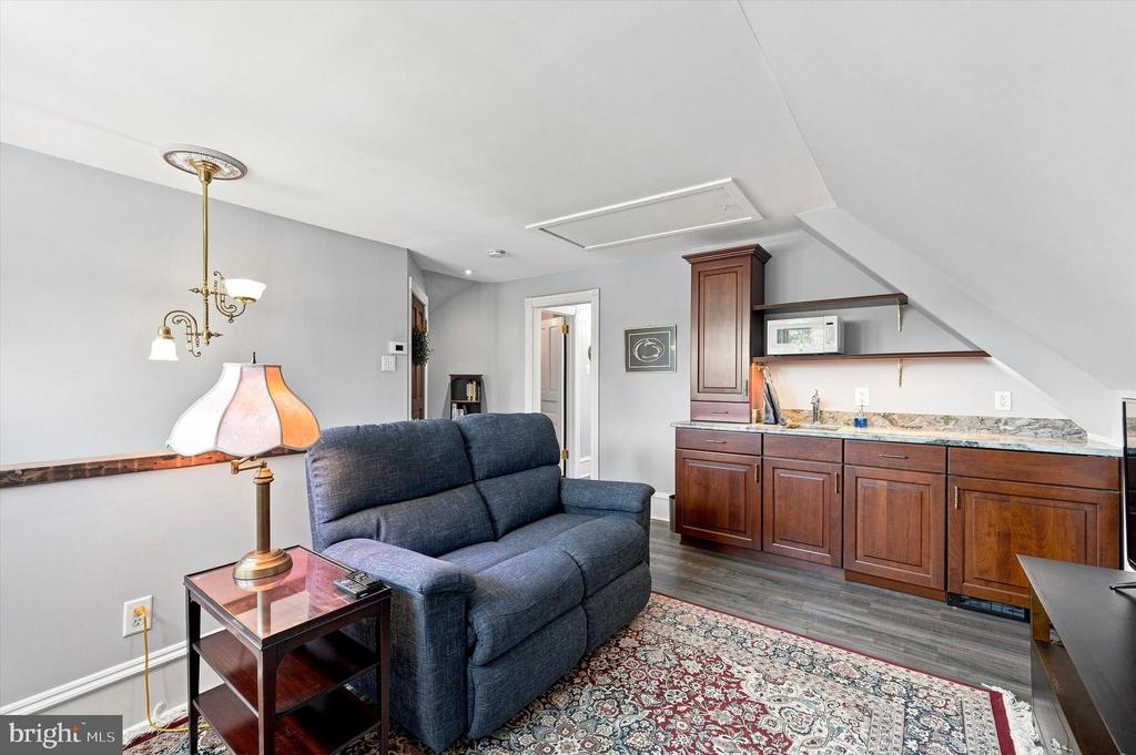 59 W GREENWOOD AVENUE