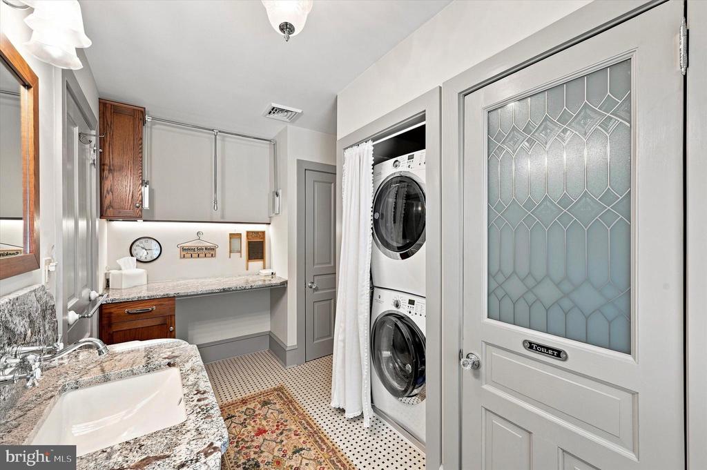 59 W GREENWOOD AVENUE