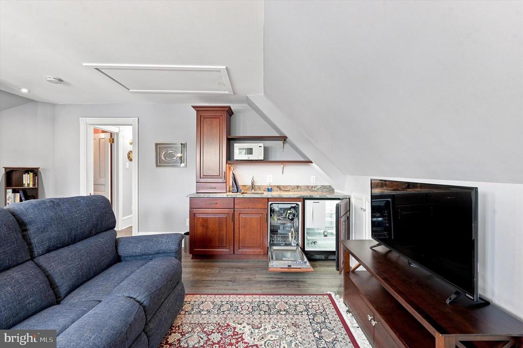 59 W GREENWOOD AVENUE