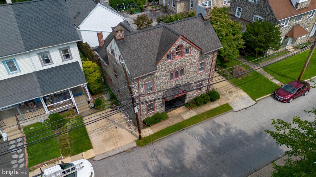 709 MOORE AVENUE