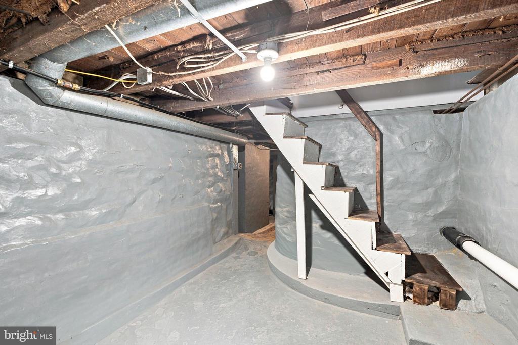 558 MOHAWK AVENUE