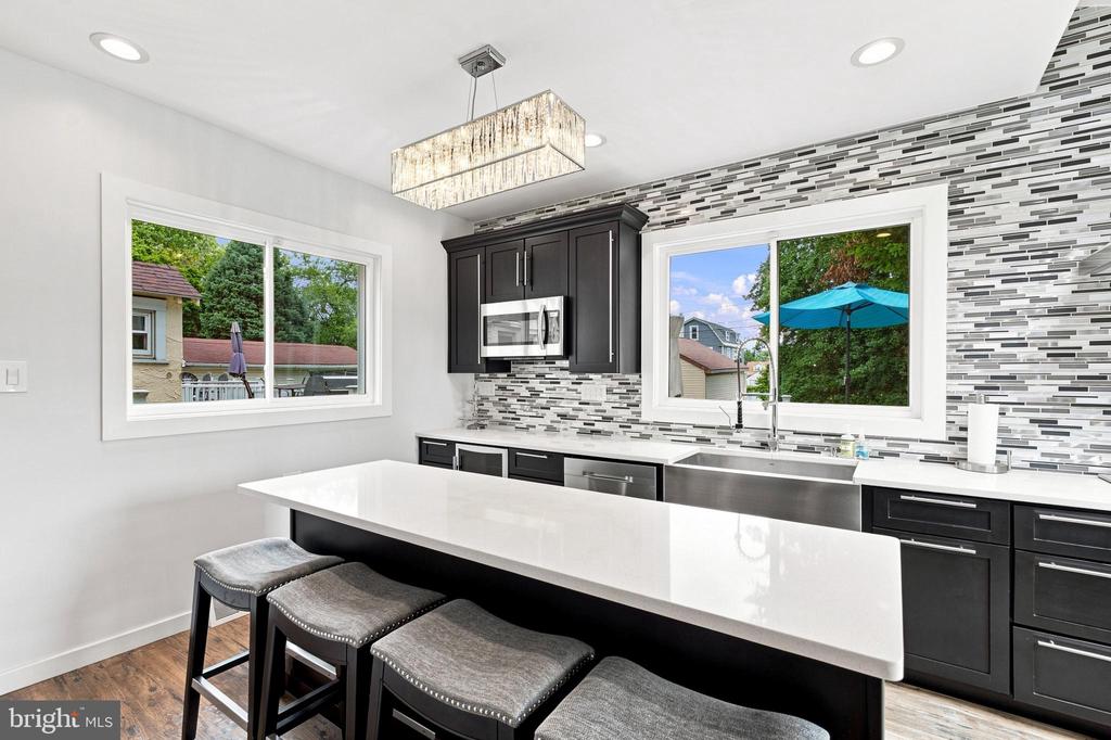 558 MOHAWK AVENUE