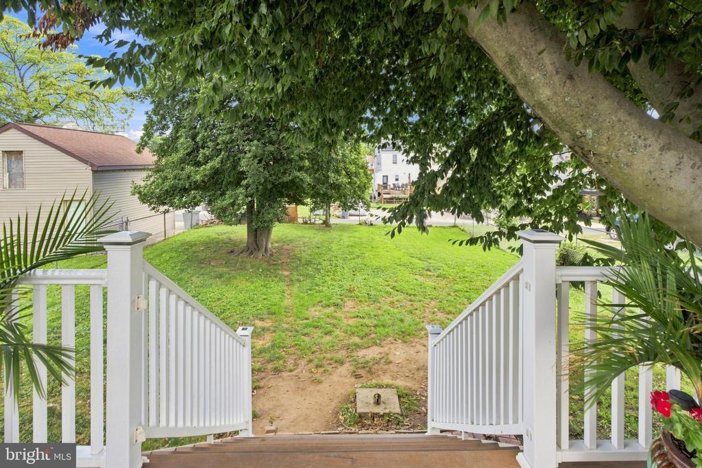 558 MOHAWK AVENUE