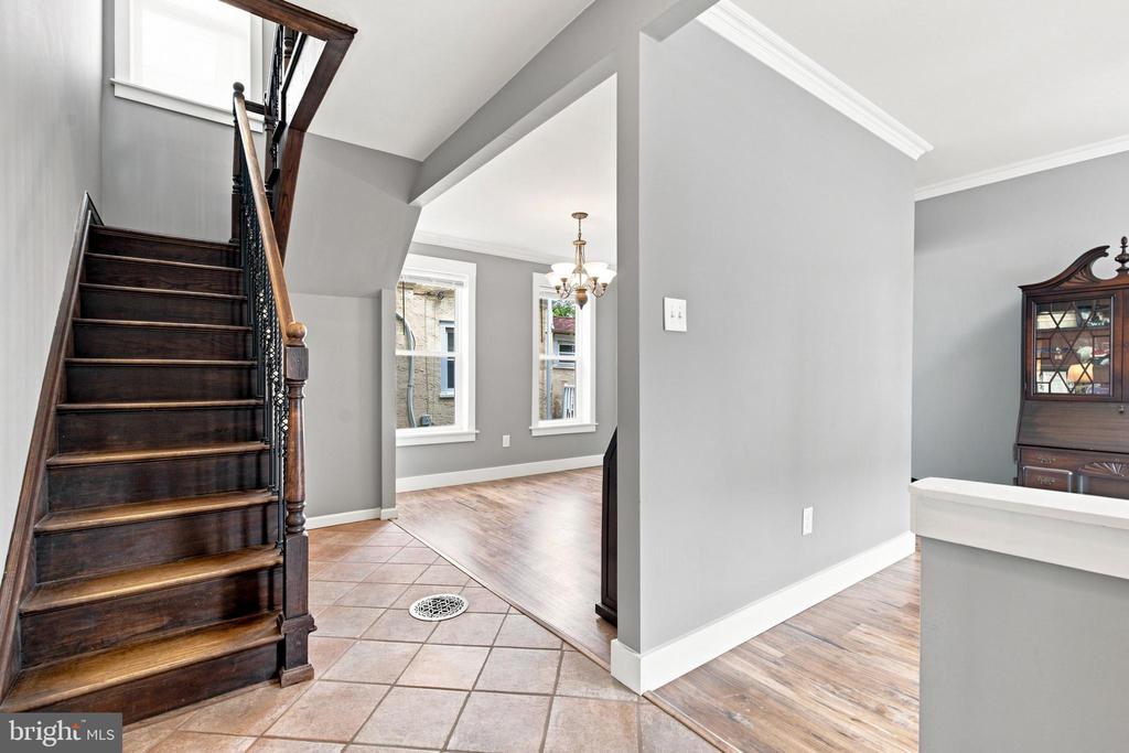 558 MOHAWK AVENUE
