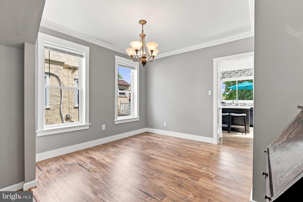 558 MOHAWK AVENUE