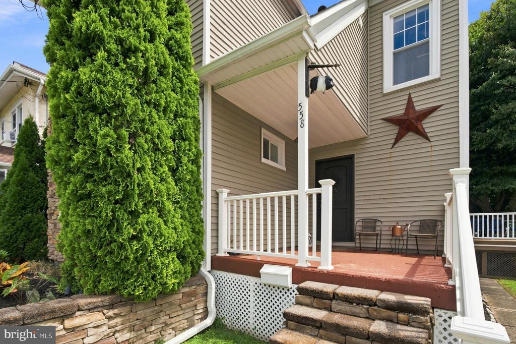 558 MOHAWK AVENUE