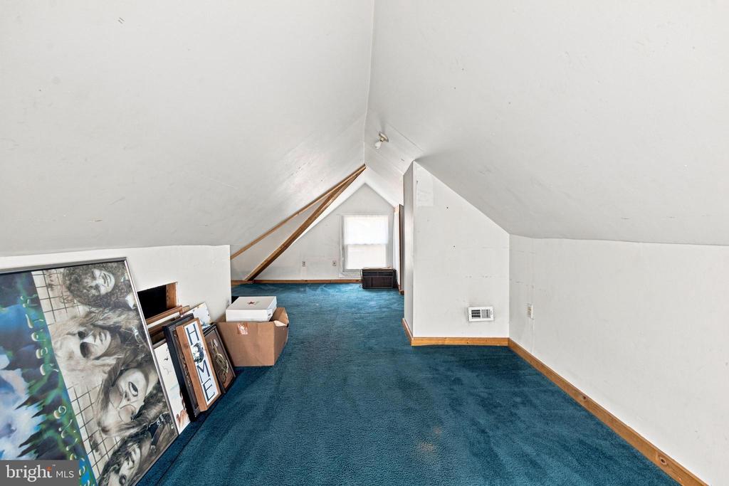 558 MOHAWK AVENUE