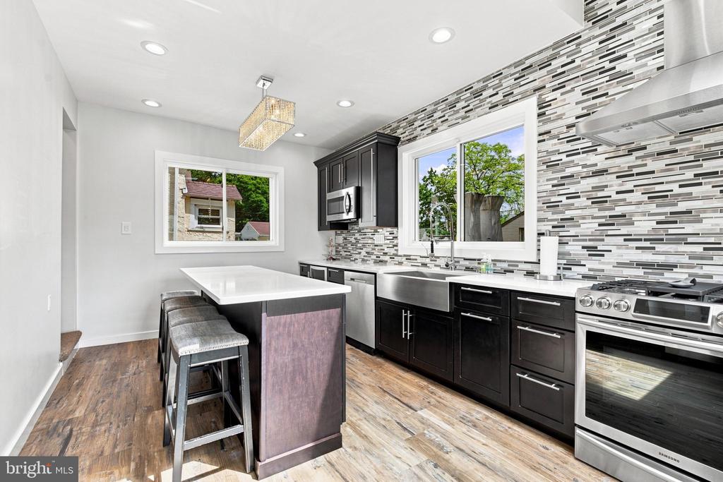 558 MOHAWK AVENUE