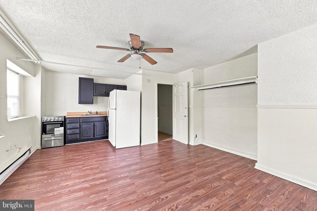 943 MAPLE TERRACE