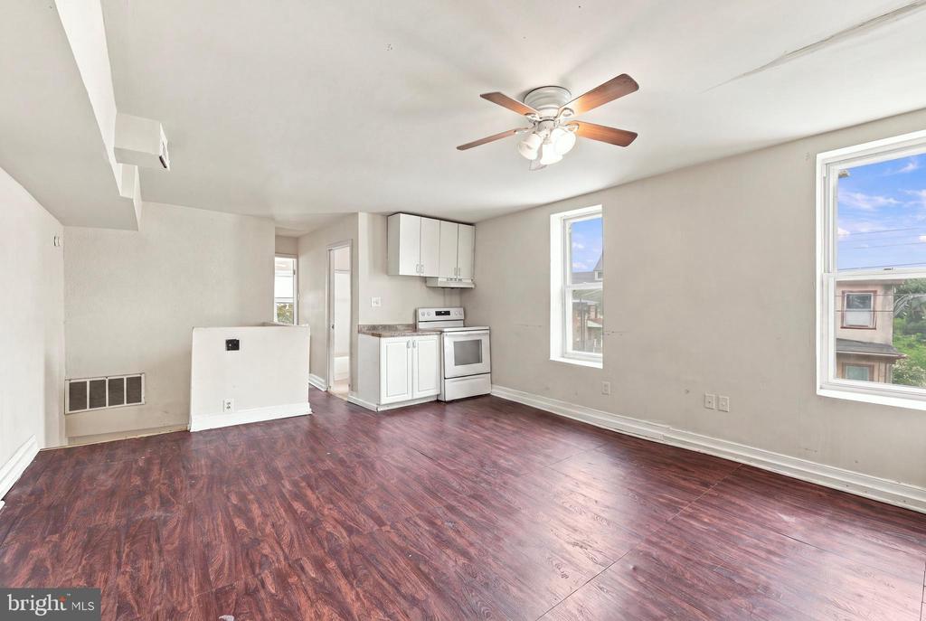 943 MAPLE TERRACE