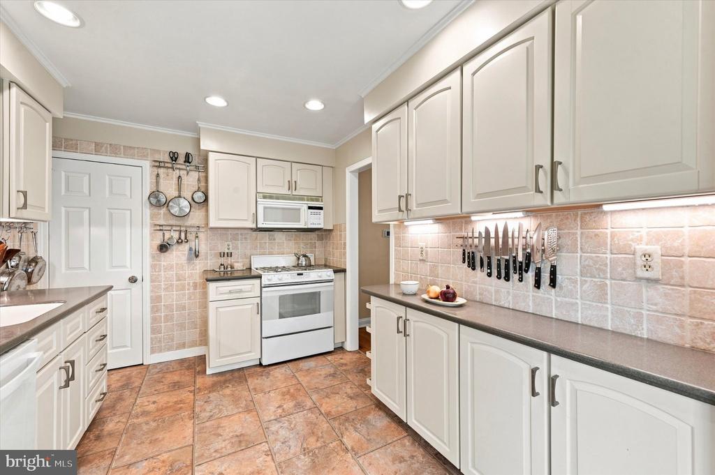 203 WALNUT HILL LANE