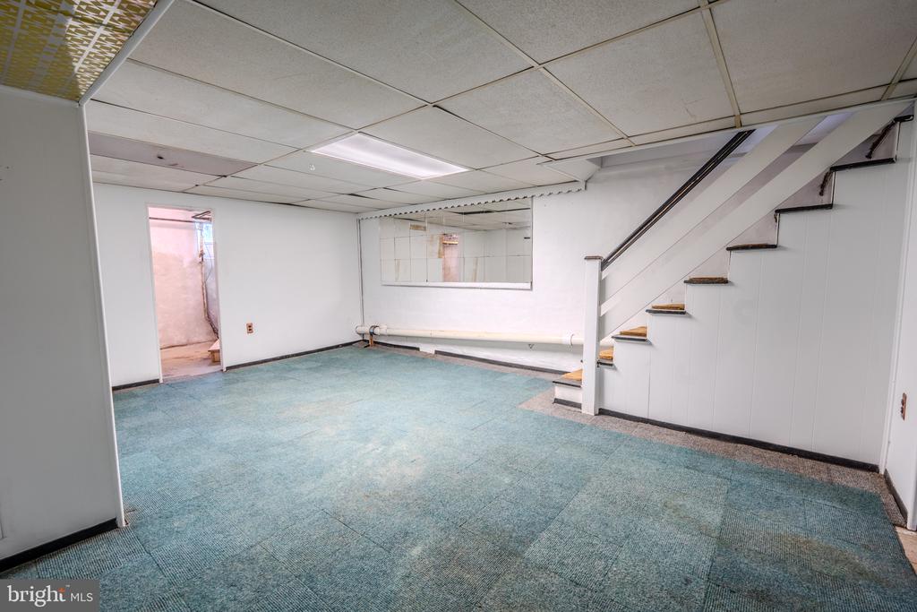 1429 LAWRENCE ROAD