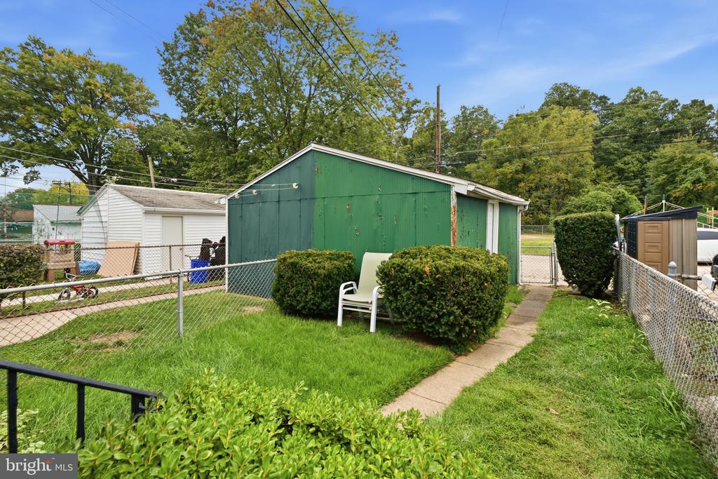 1429 LAWRENCE ROAD