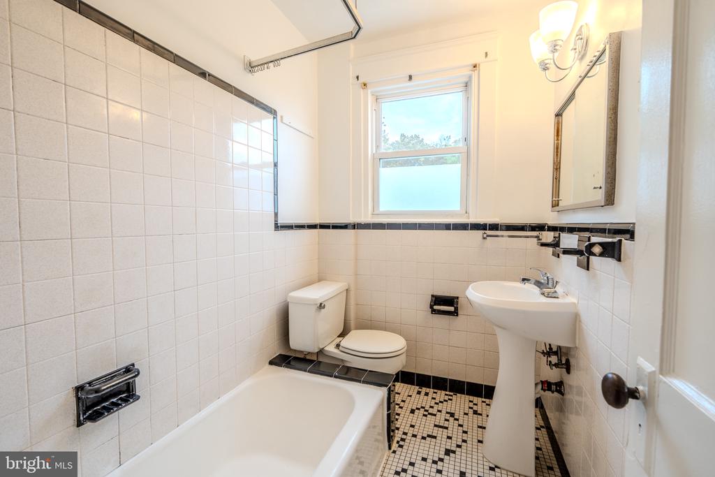 1429 LAWRENCE ROAD