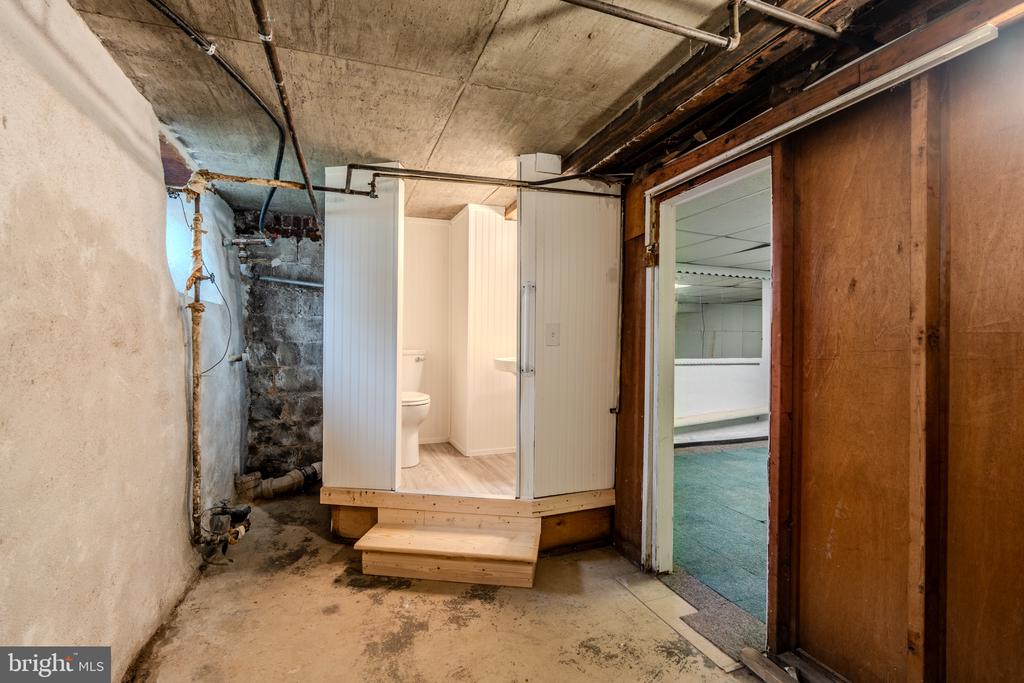 1429 LAWRENCE ROAD