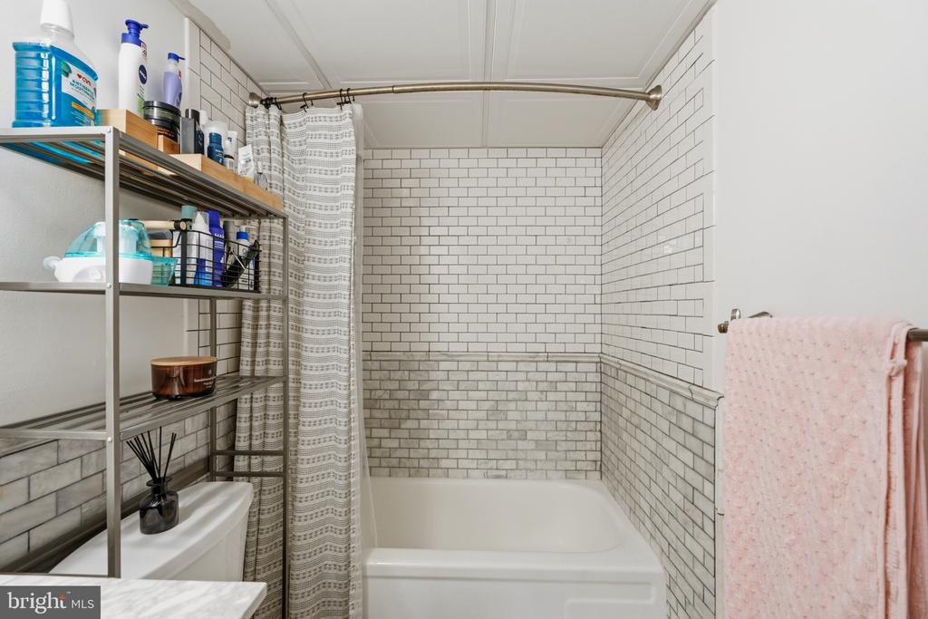 400 GLENDALE ROAD Unit: I-33