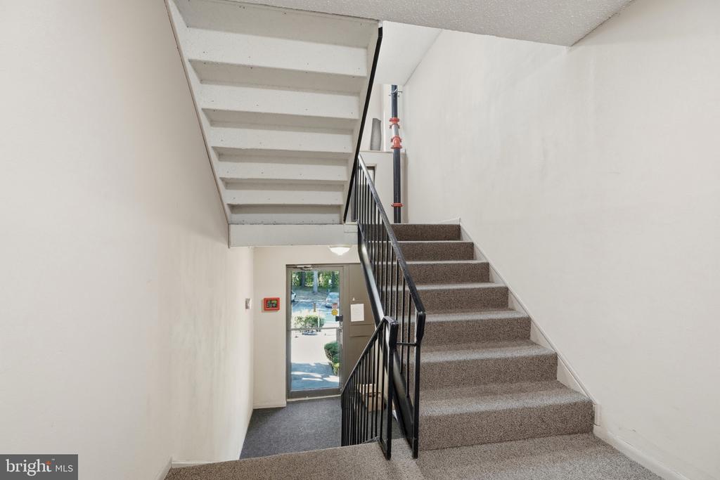 400 GLENDALE ROAD Unit: I-33