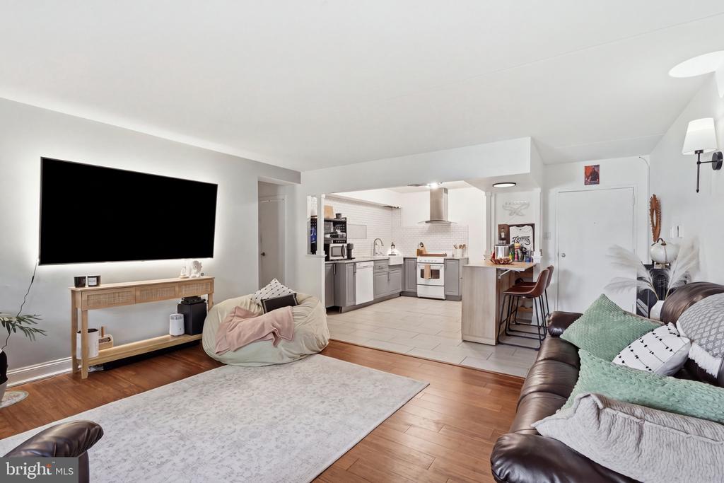 400 GLENDALE ROAD Unit: I-33