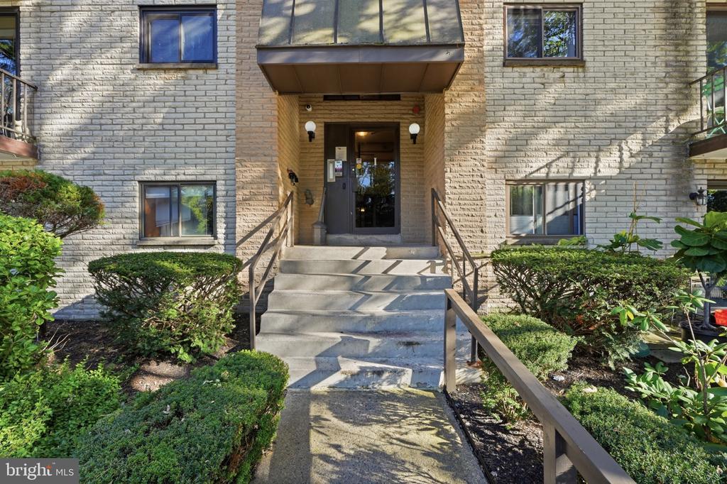 400 GLENDALE ROAD Unit: I-33