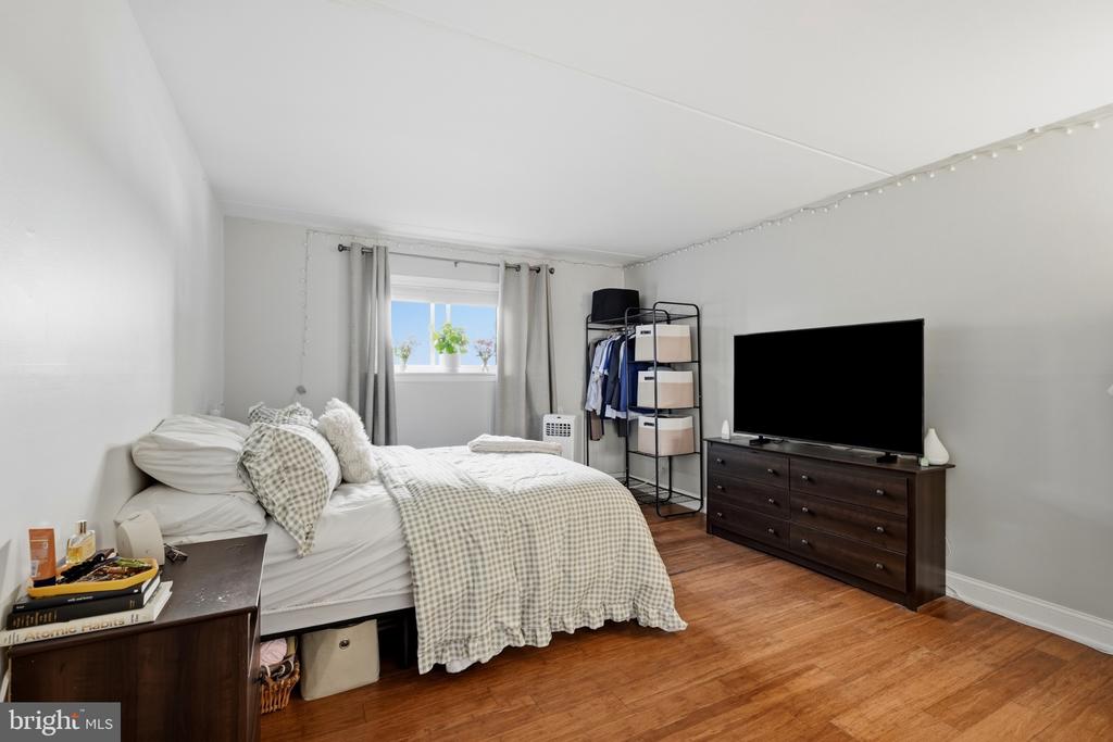 400 GLENDALE ROAD Unit: I-33