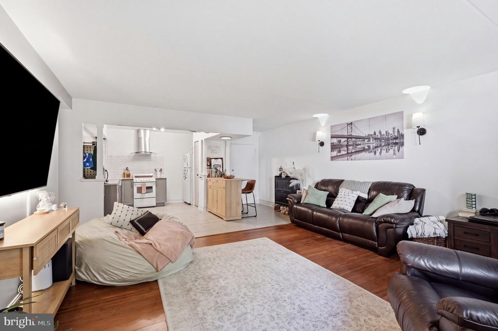 400 GLENDALE ROAD Unit: I-33