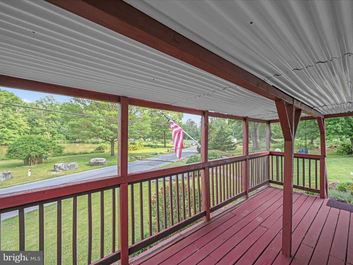 30 Lakeview Dr