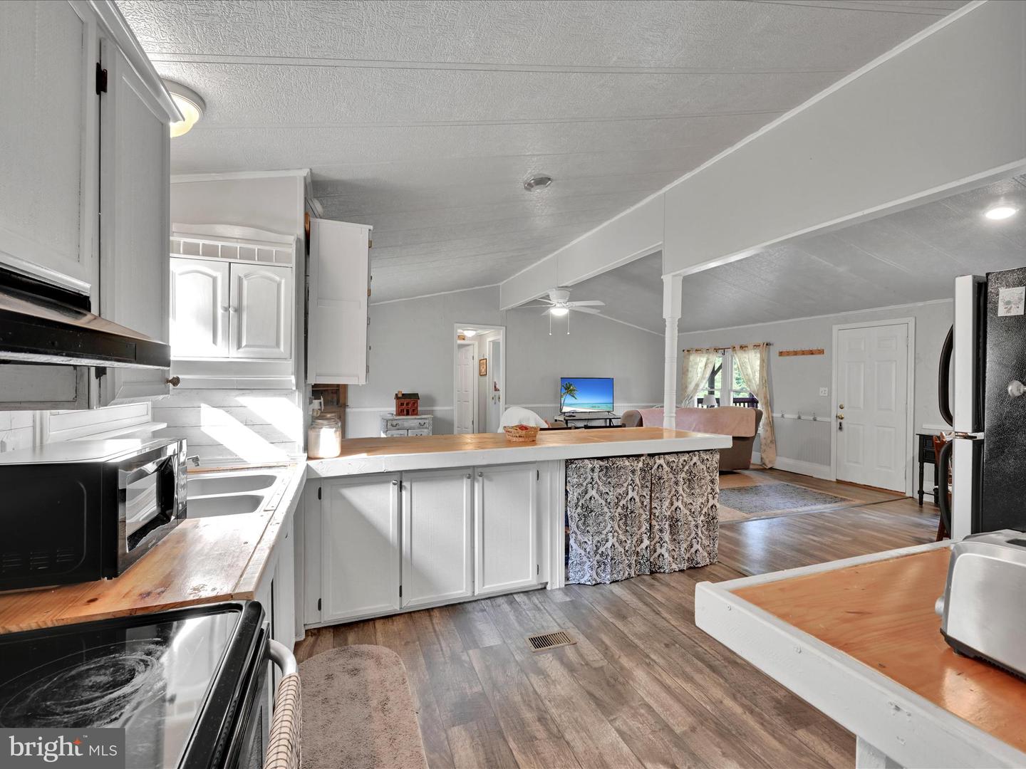 30 Lakeview Dr