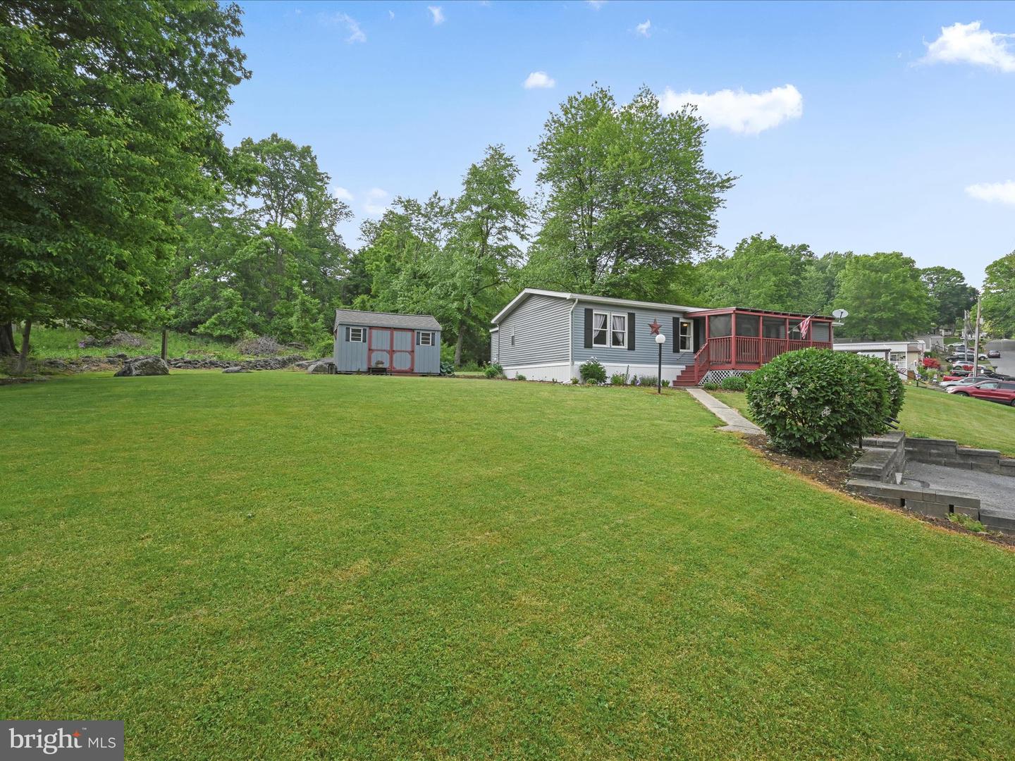 30 Lakeview Dr