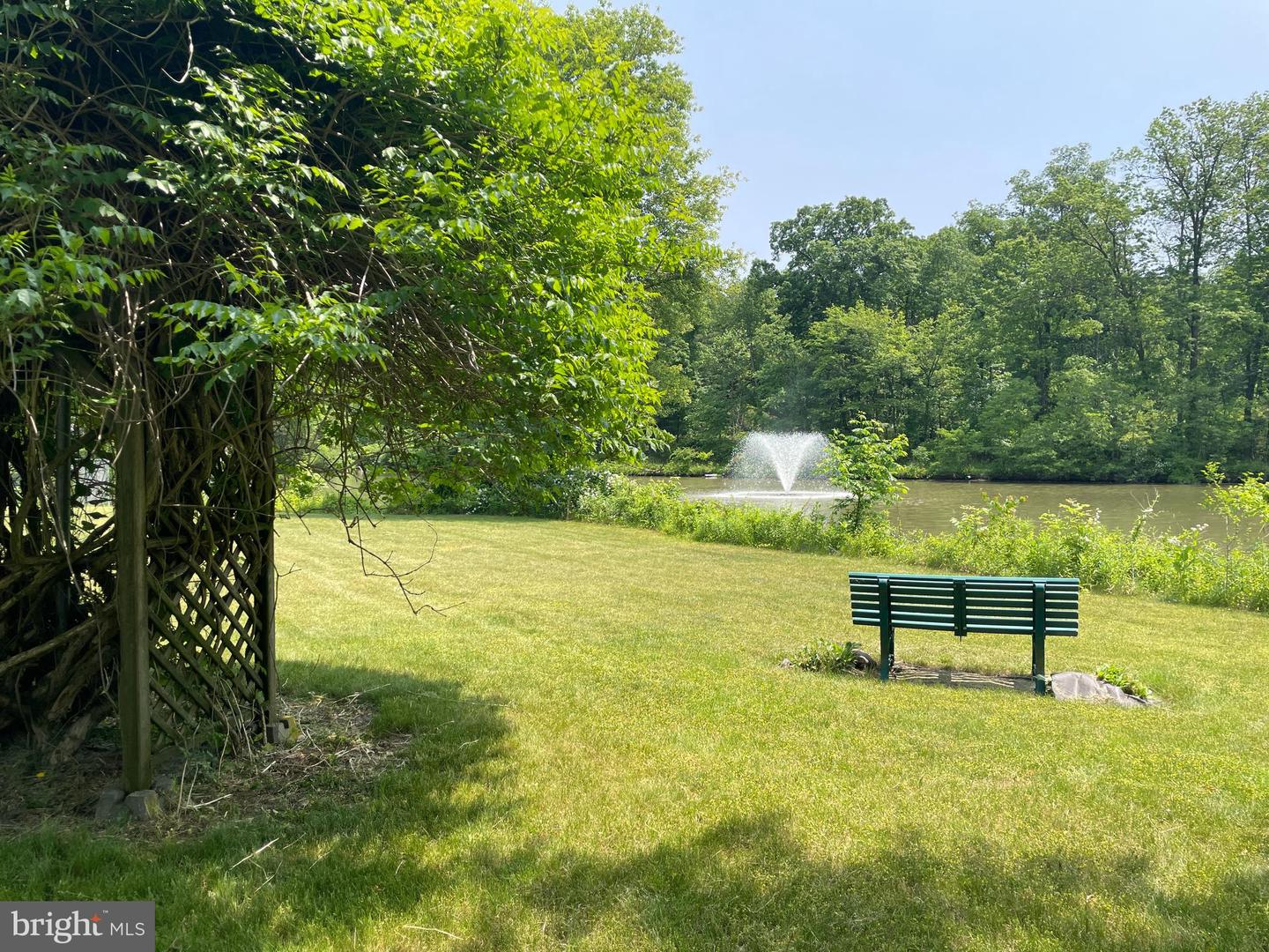 30 Lakeview Dr
