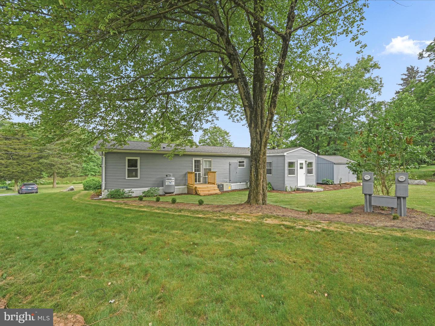 30 Lakeview Dr