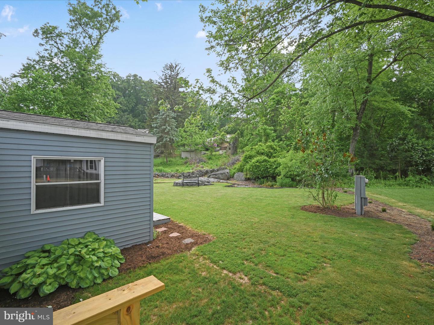 30 Lakeview Dr