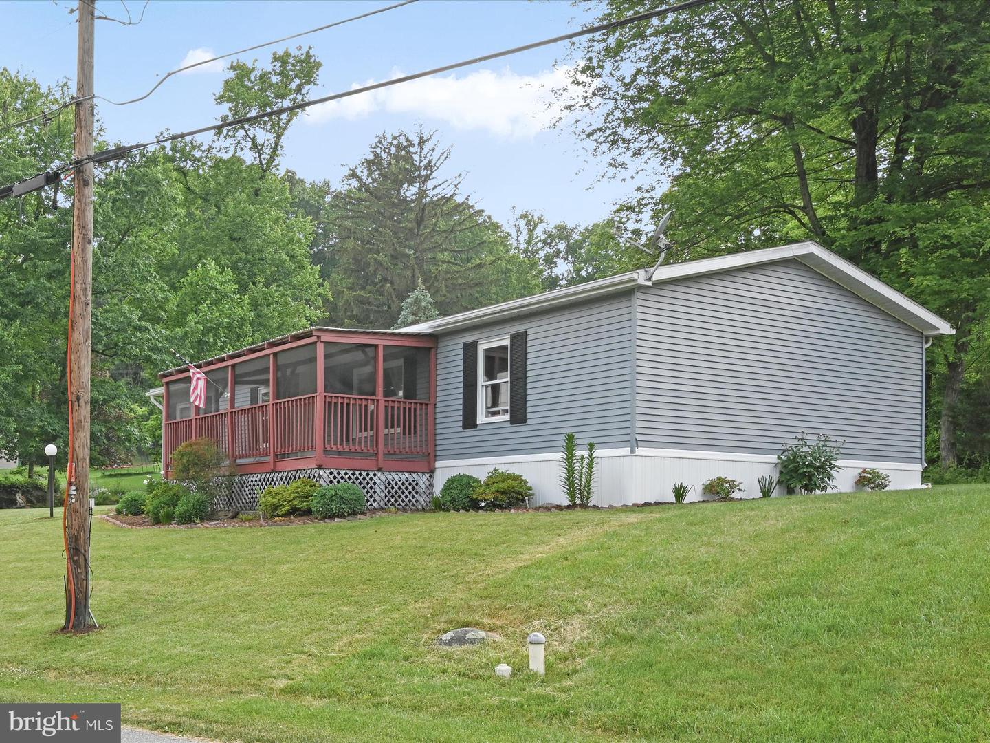 30 Lakeview Dr
