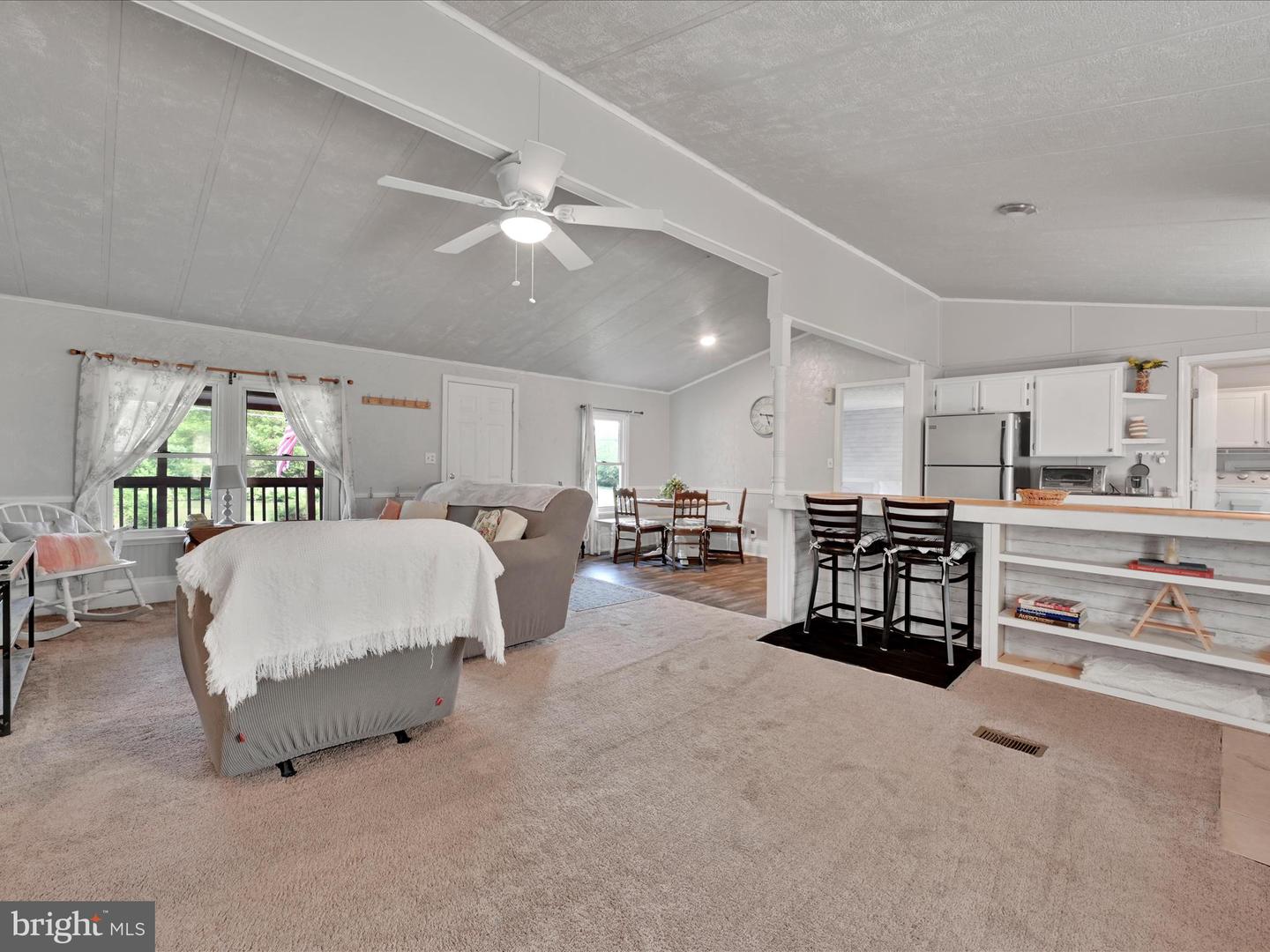 30 Lakeview Dr