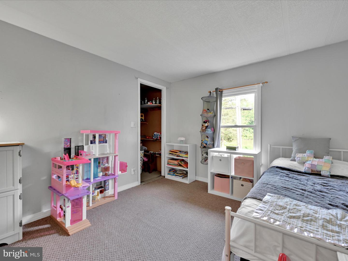 30 Lakeview Dr