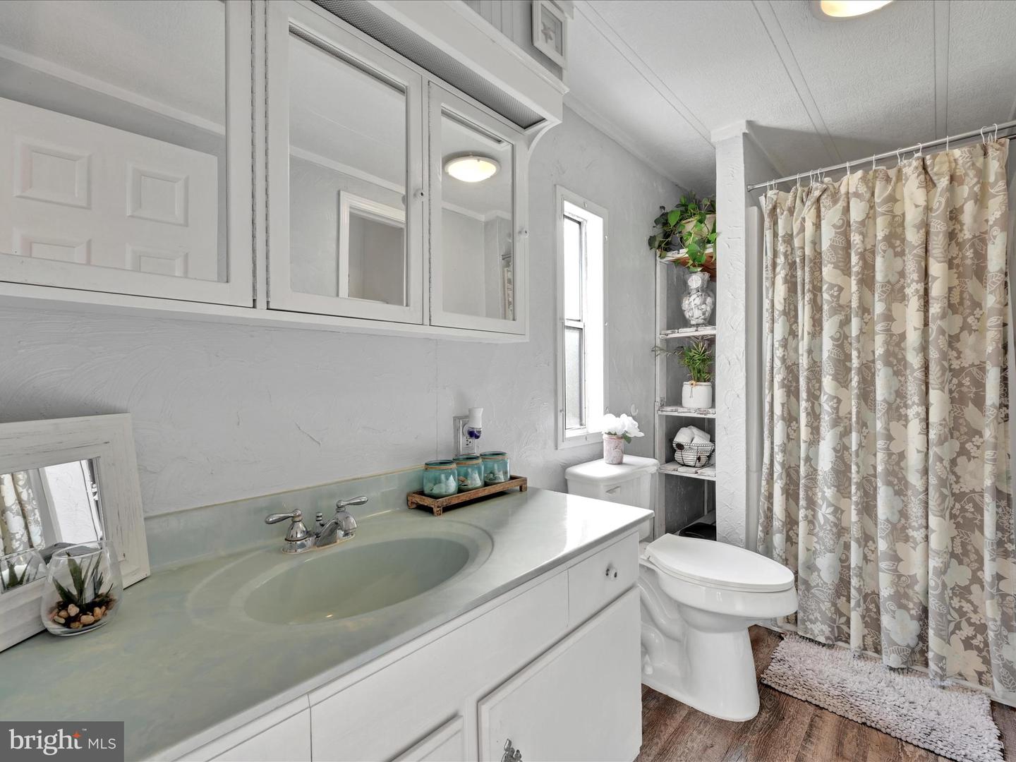 30 Lakeview Dr