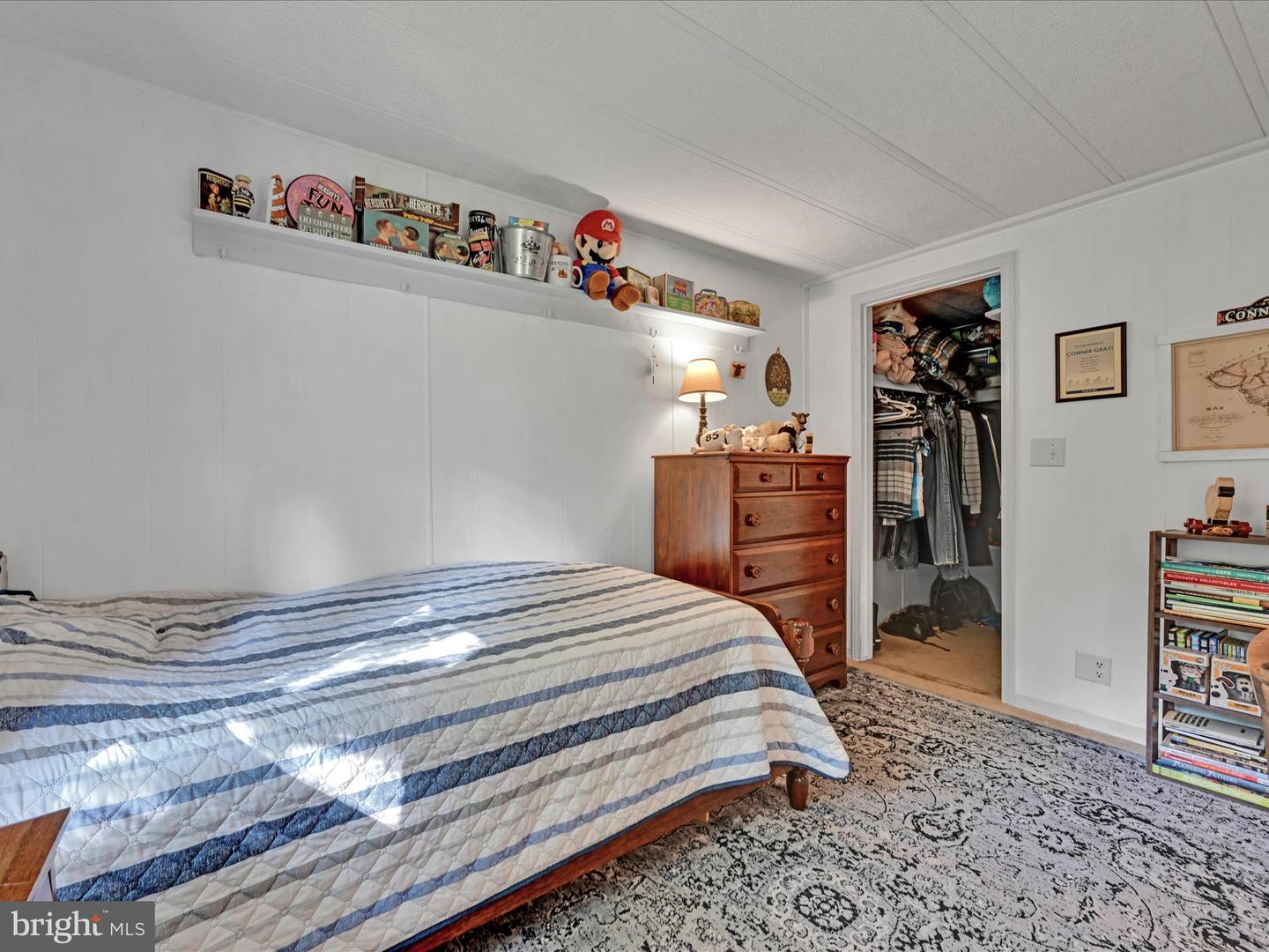 30 Lakeview Dr