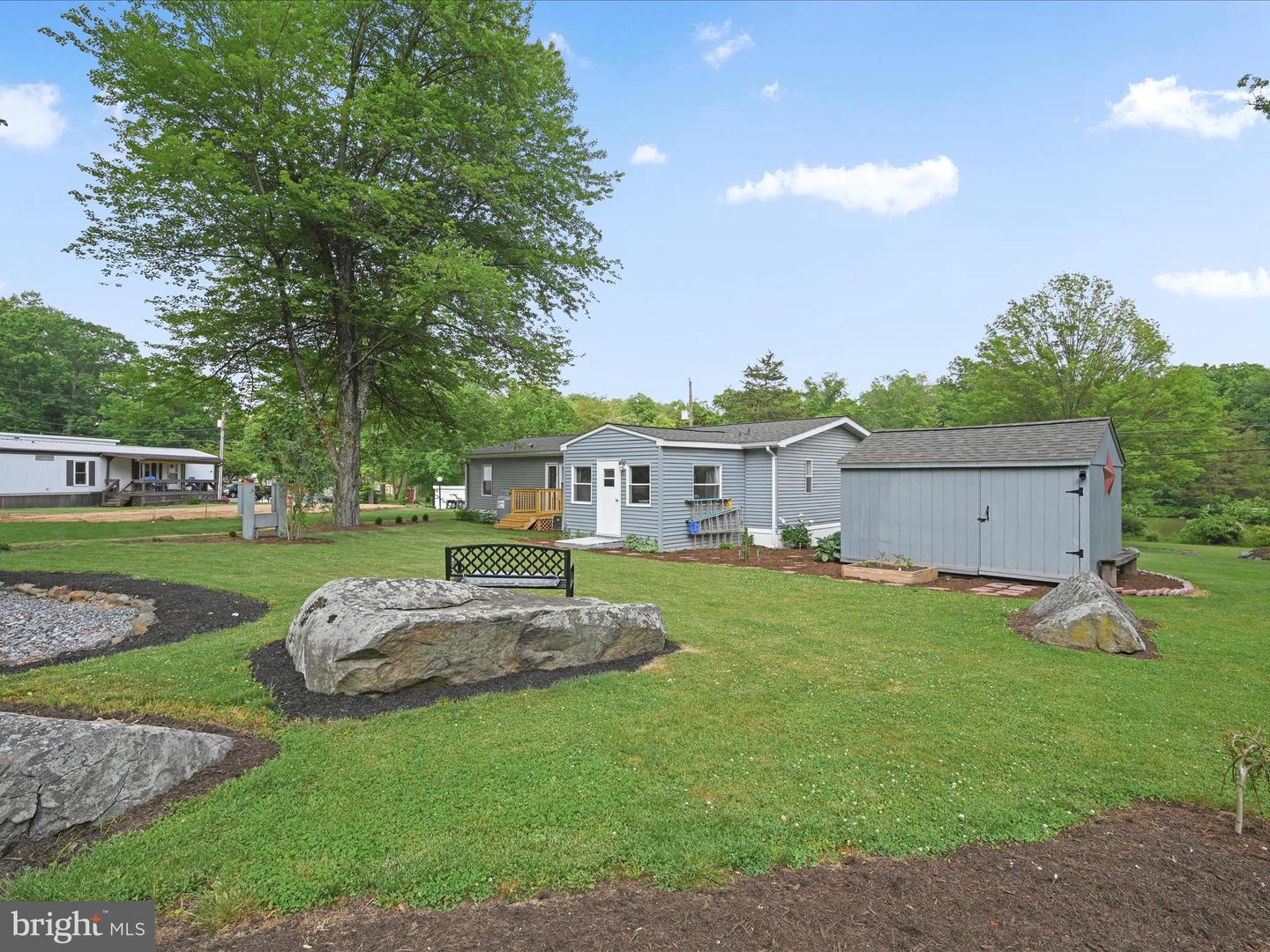 30 Lakeview Dr
