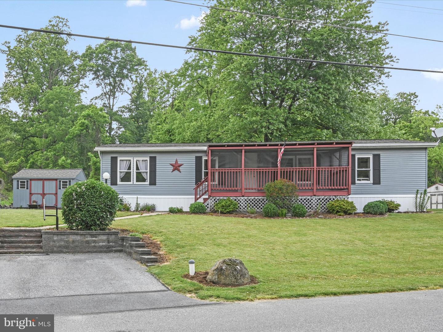30 Lakeview Dr