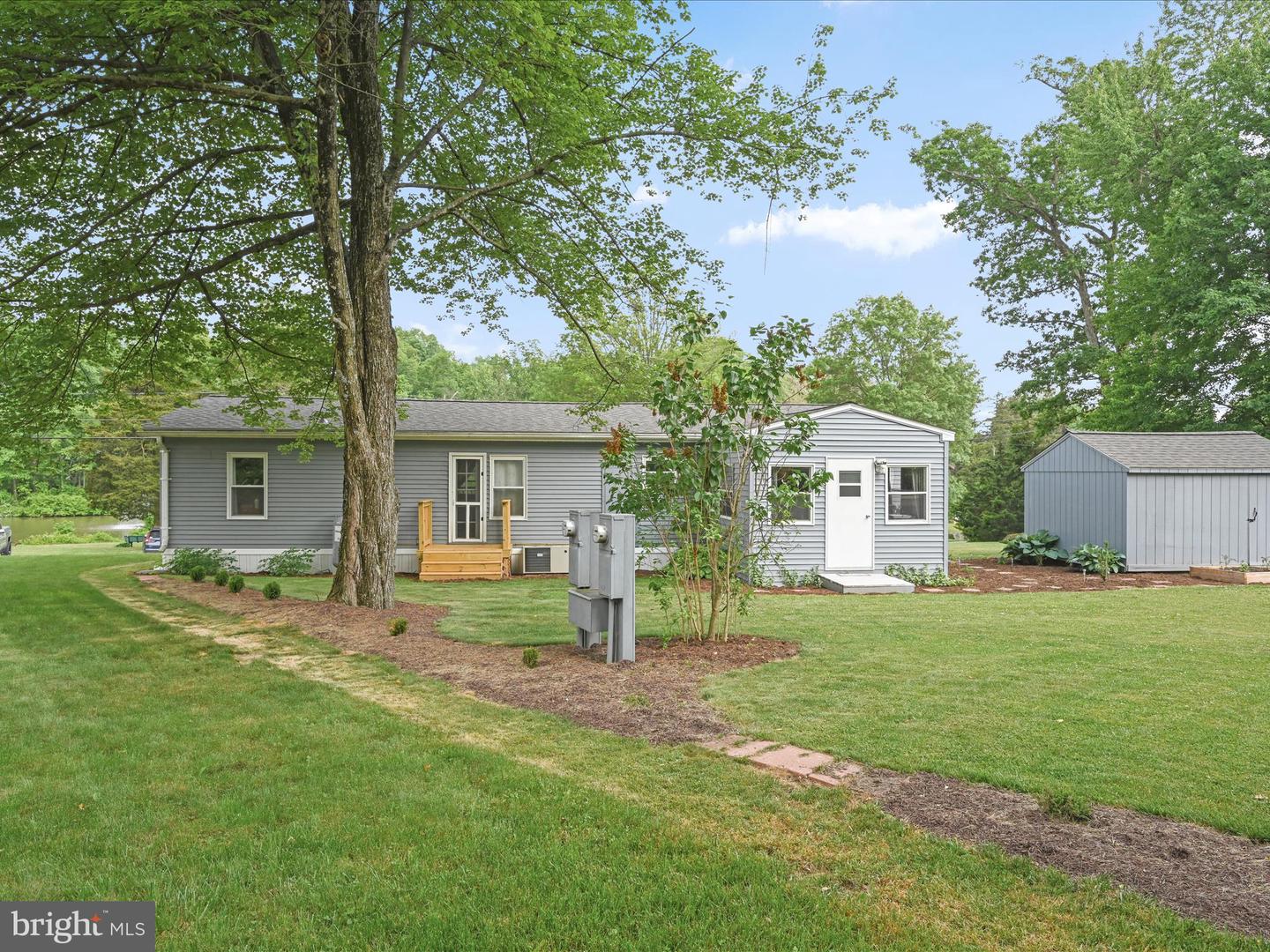 30 Lakeview Dr