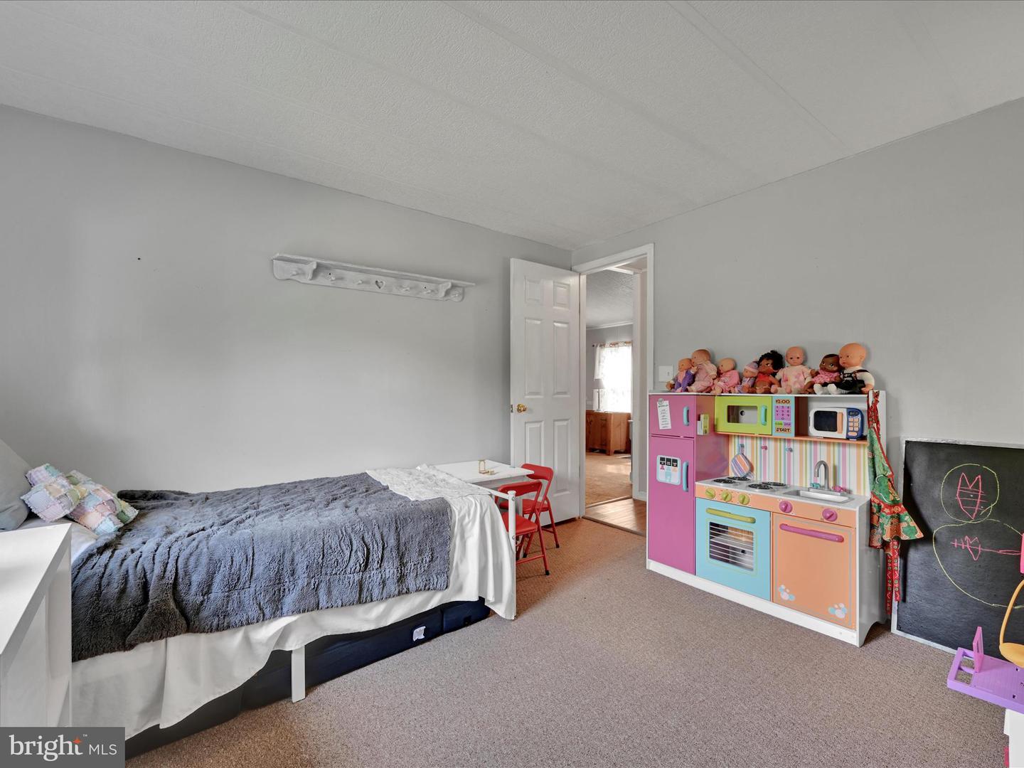 30 Lakeview Dr
