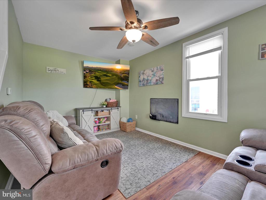 1056 Bellaire Rd