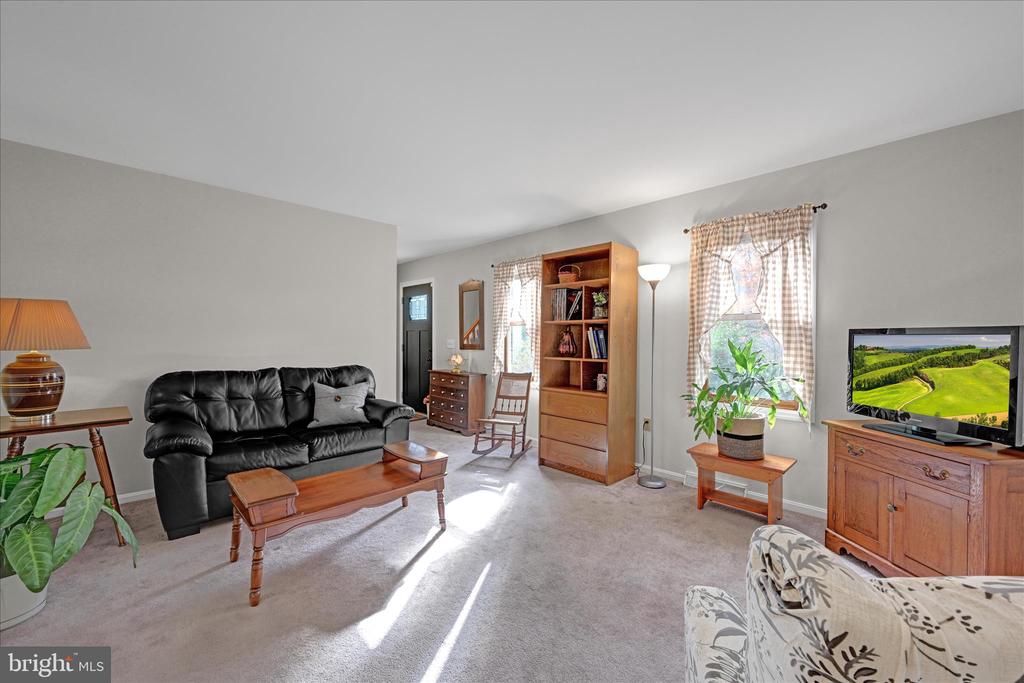 242 PERSIMMON LANE