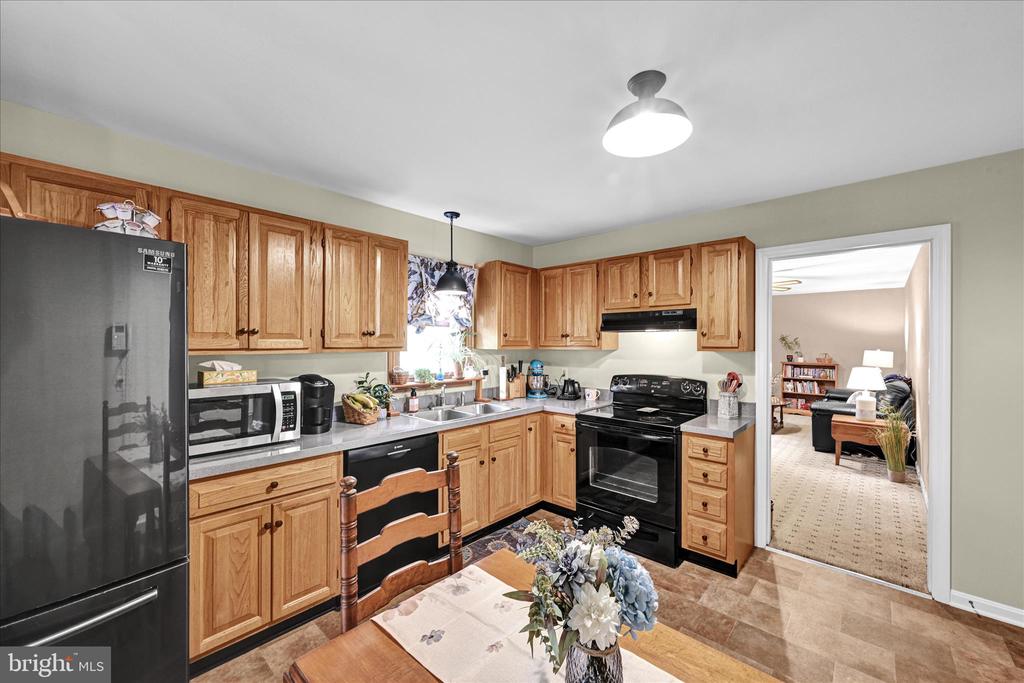 242 PERSIMMON LANE