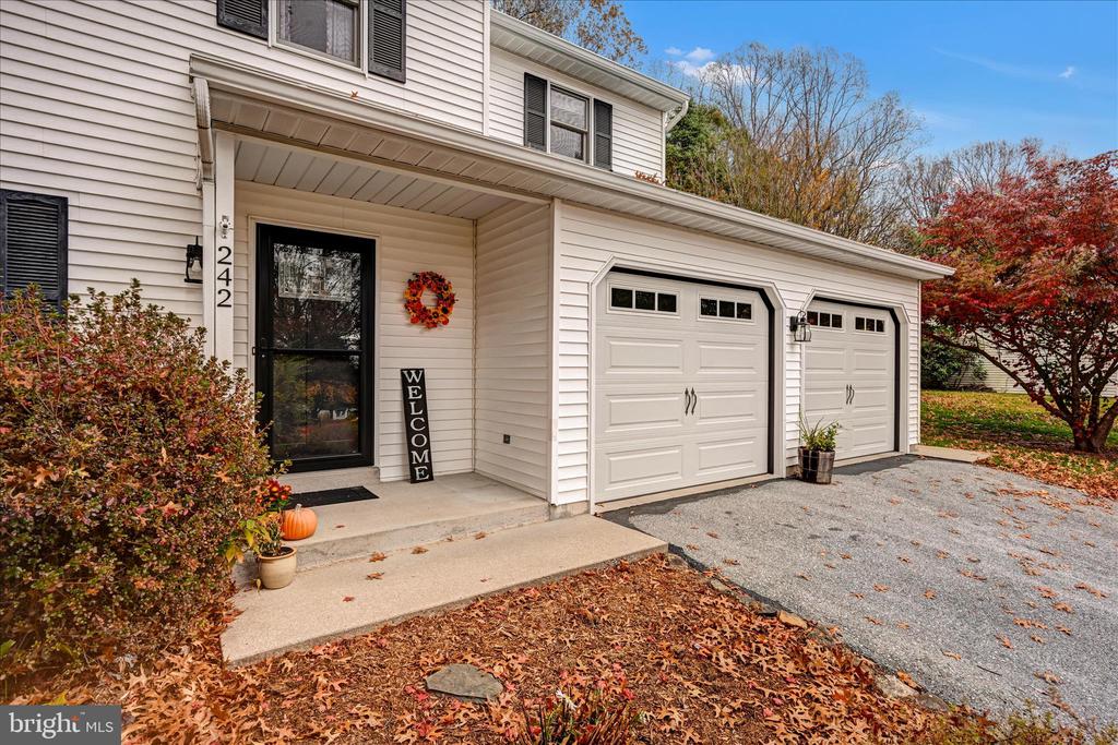 242 PERSIMMON LANE