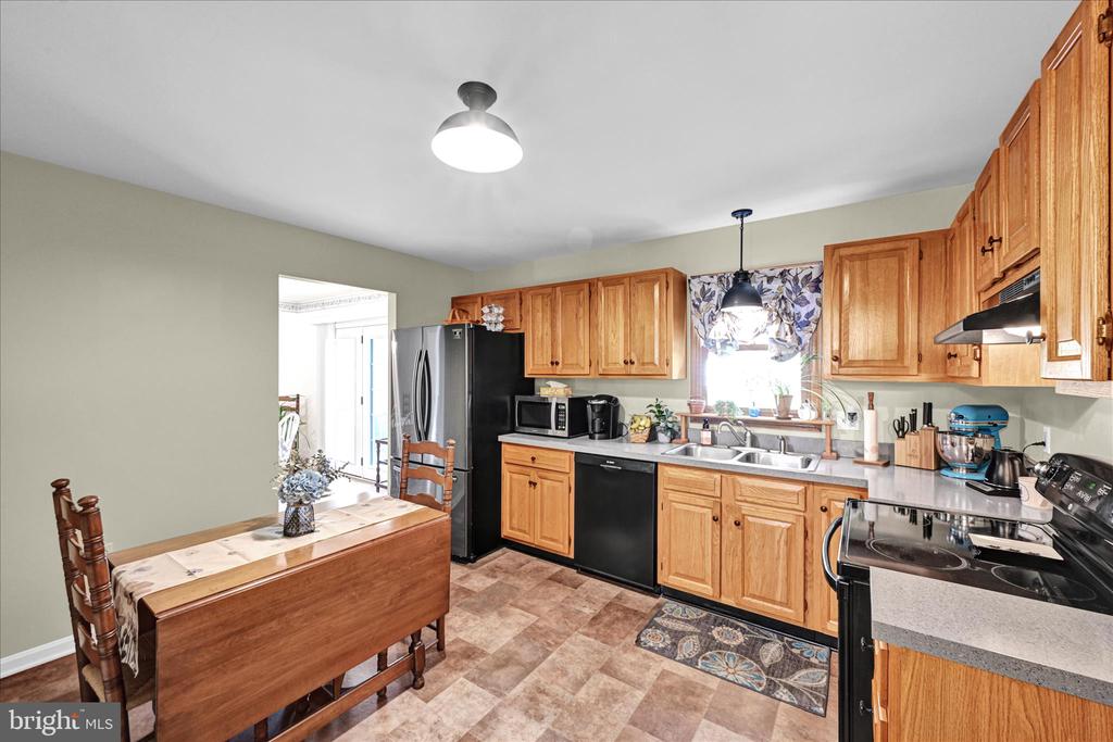 242 PERSIMMON LANE