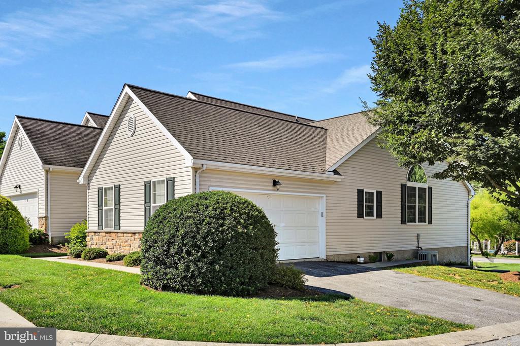 1585 HICKORY RUN COURT