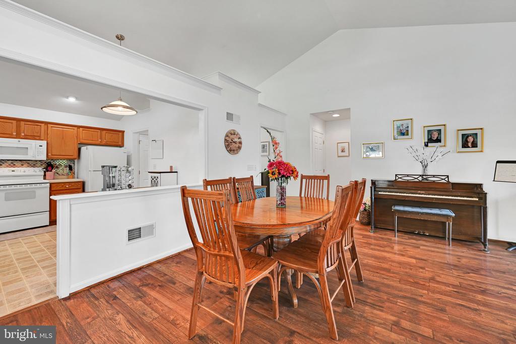 1585 HICKORY RUN COURT